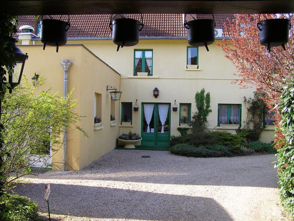 Logis Auberge A La Tete De Lard La Ferté-Imbault Екстериор снимка