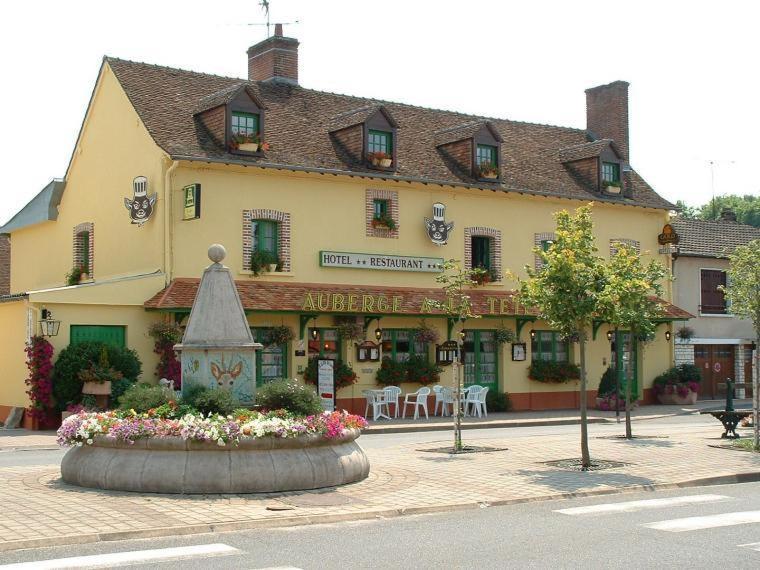 Logis Auberge A La Tete De Lard La Ferté-Imbault Екстериор снимка