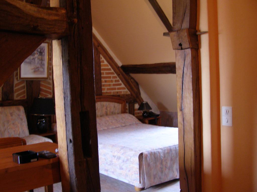 Logis Auberge A La Tete De Lard La Ferté-Imbault Екстериор снимка