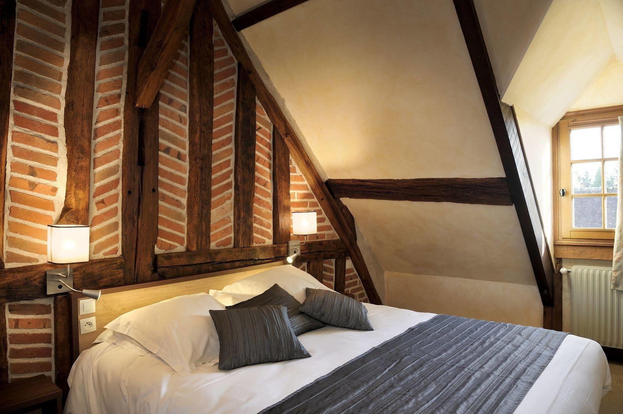 Logis Auberge A La Tete De Lard La Ferté-Imbault Екстериор снимка