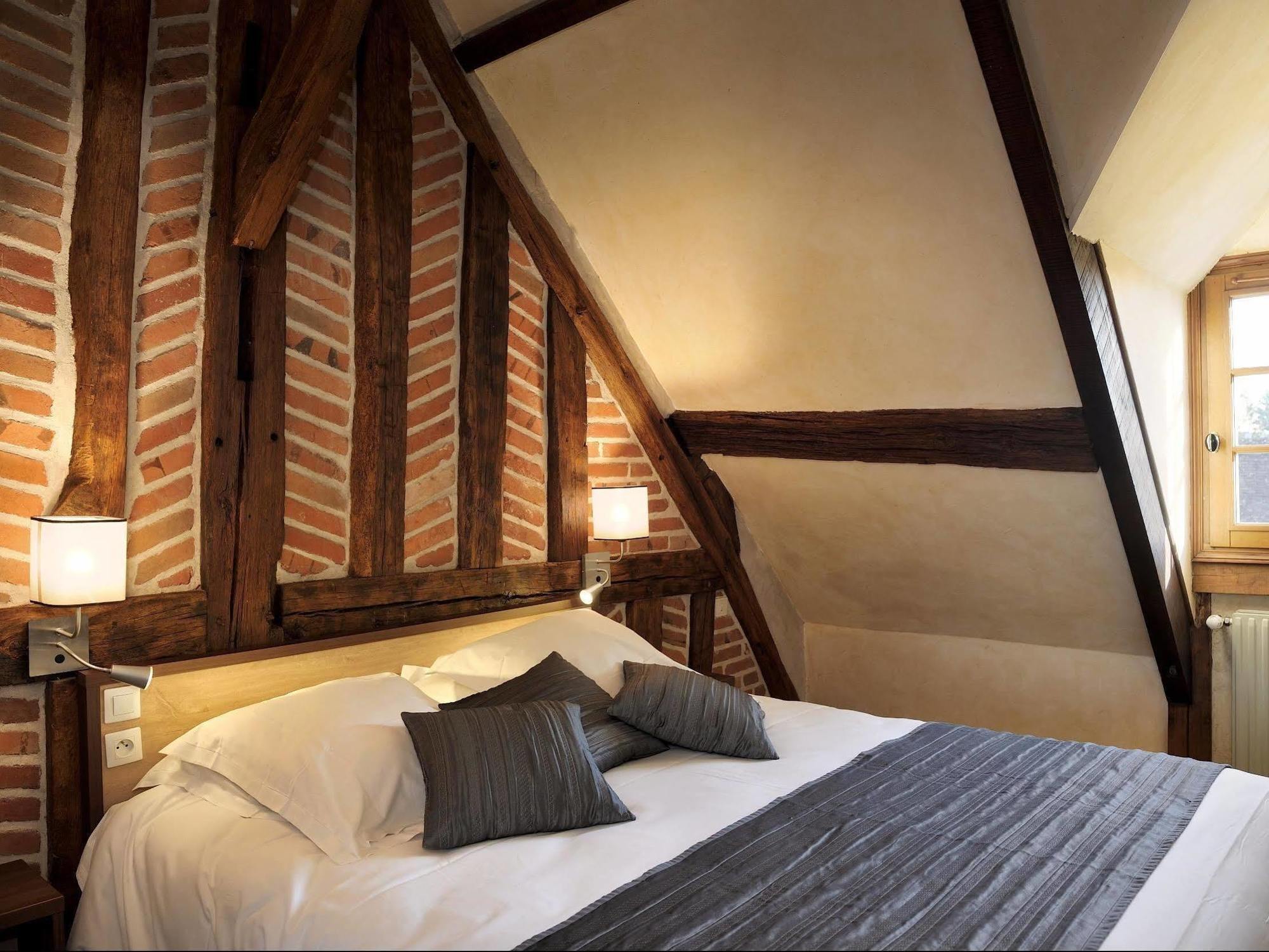 Logis Auberge A La Tete De Lard La Ferté-Imbault Екстериор снимка